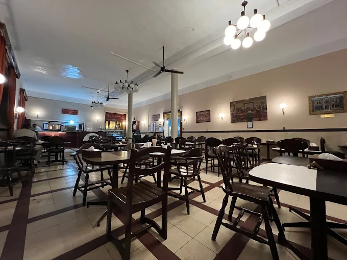 کافه نادری
